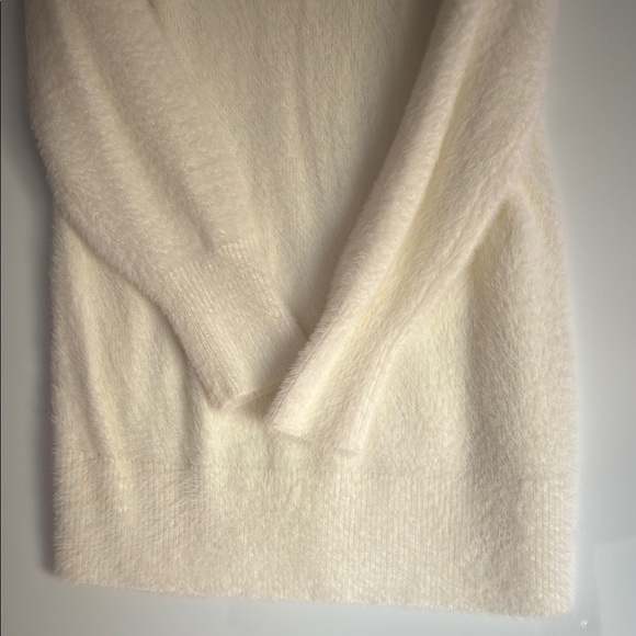 SUNDAY BEST V-Neck Sweater - Picture 4 of 4